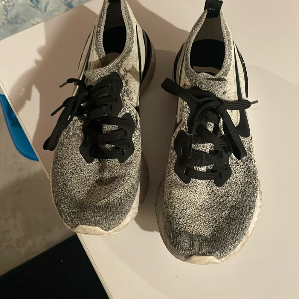 Black gray Nike Free Run Flyknit women’s running sneakers